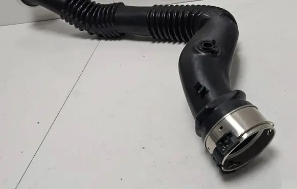 BMW 1 E82 E88 Intercooler hose/pipe 11617797483