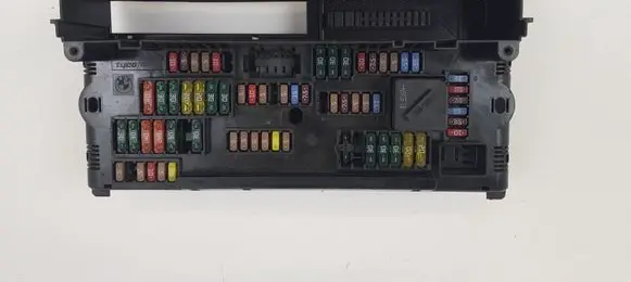 BMW 5 F10 F11 Fuse module 915132003