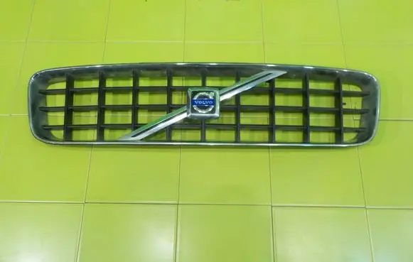 Volvo XC90 Front bumper upper radiator grill 8620641 XP126