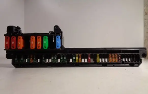 BMW 5 E60 E61 Fuse module 6957330 6114695733002