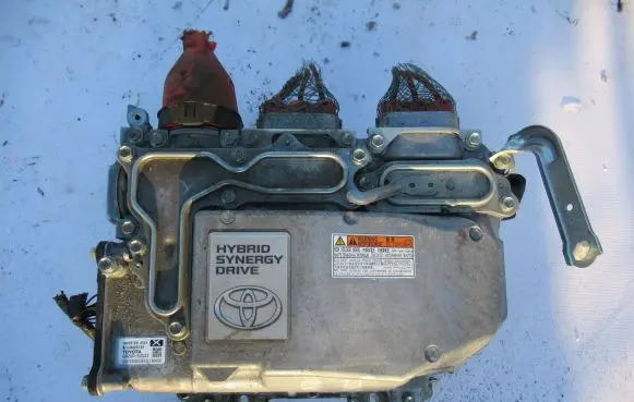 Toyota Yaris Voltage converter inverter G920052033