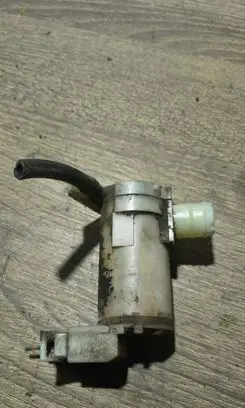 Nissan X-Trail T30 Windscreen/windshield washer pump