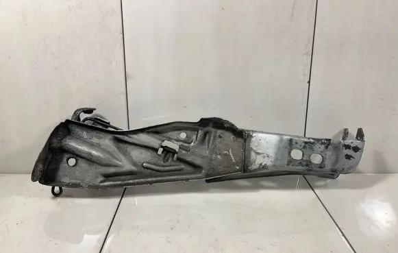 Audi A6 S6 C4 4A Radiator support slam panel bracket 4A0805808
