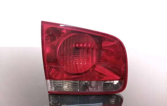 Tailgate rear/tail lights