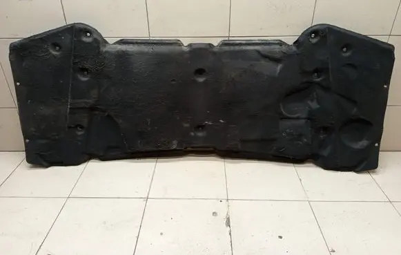 Engine bonnet/hood sound/heat insulation