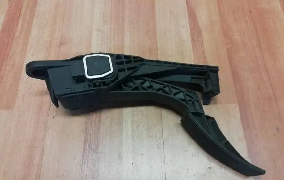 Mercedes-Benz R W251 Accelerator throttle pedal A1643000004 ZGS008
