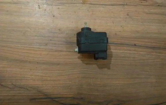 Renault Twingo I Headlight level adjustment motor nenustaytas
