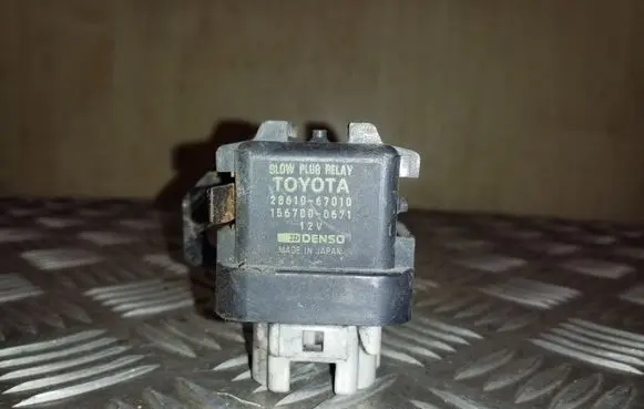 Toyota Avensis Verso Glow plug pre-heat relay 2861067010 1567000671