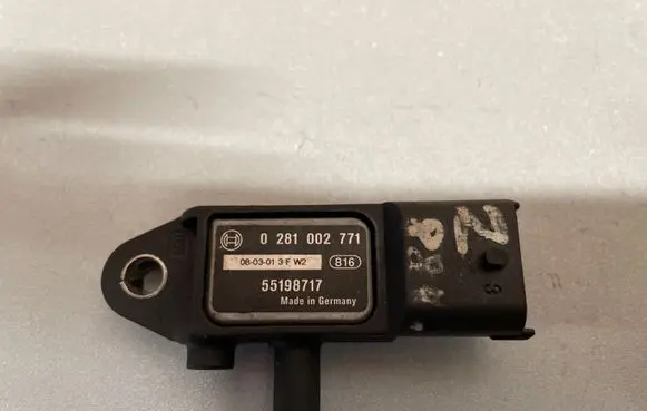 Opel Astra H Air pressure sensor 55198717