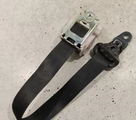 Middle seatbelt (rear)