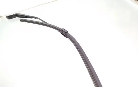 Windshield/front glass wiper blade