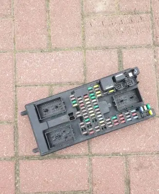 Jaguar XJ X351 Fuse module DW9314F041AA 4884032826 521781F05