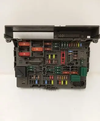 BMW 1 E81 E87 Fuse module 9119444 71693101
