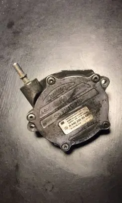 Mercedes-Benz B W245 Vacuum pump A6402300365