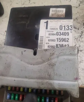 Renault Espace - Grand espace IV Fuse module 8200315962 8200403409 8200283842