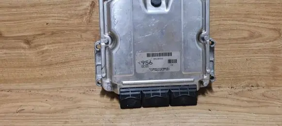 Volvo S40, V40 Engine control unit/module 30620956 0281010440