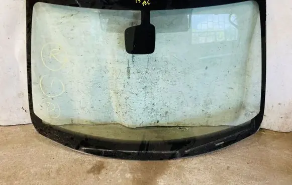 Peugeot 308 Front windscreen/windshield window 
