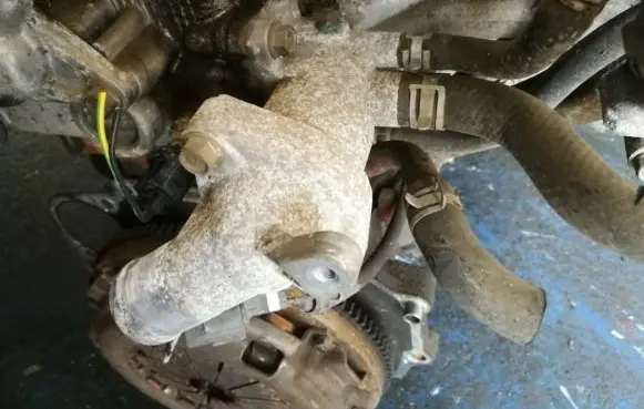 Mitsubishi Galant Engine coolant pipe/hose