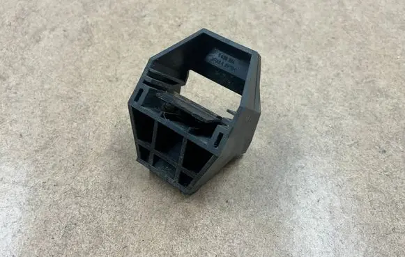 BMW 3 E46 Radiator mount bracket 17111436264 1436264