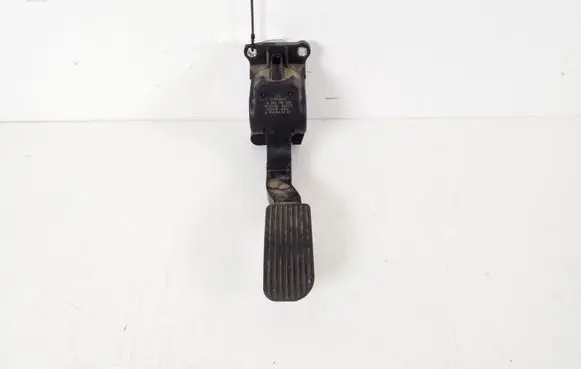 Accelerator throttle pedal
