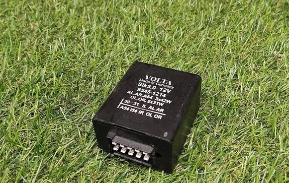 Ford Mondeo Mk III Tow bar relay 97BX10C909AA R1N9A E275
