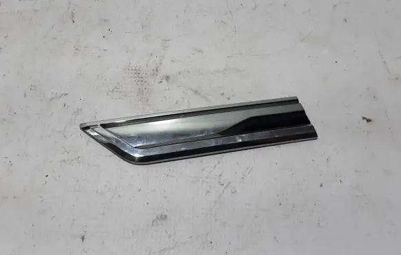 Volkswagen Touareg III Front door trim (molding) 760853688F