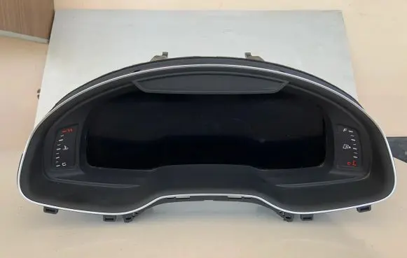 Audi Q7 4M Speedometer (instrument cluster) 4M0920890C