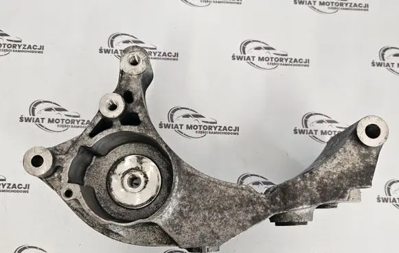 Opel Astra J Generator/alternator bracket 552805357