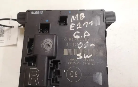 Mercedes-Benz E W211 Door control unit/module 2118201626 356806
