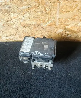 Ford Focus ABS Pump 28561198113