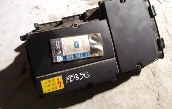 Mercedes-Benz E W211 Air filter box a2710900901