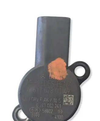 Mercedes-Benz C W202 Fuel pressure regulator A6110780149 58802 0281002241
