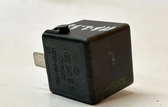 Mercedes-Benz C W203 Other relay A0025421319 V23133B52X336 V23134B52X336