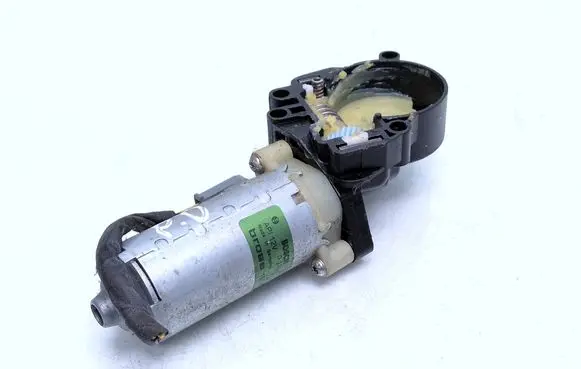 Volvo XC90 Seat adjustment motor 198390104 0130002528