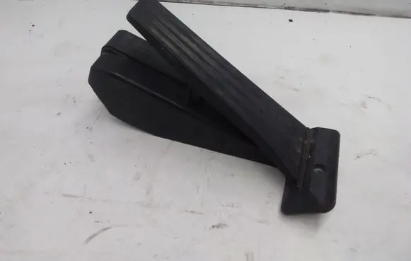 BMW 1 E81 E87 Accelerator throttle pedal 6793743 0009379