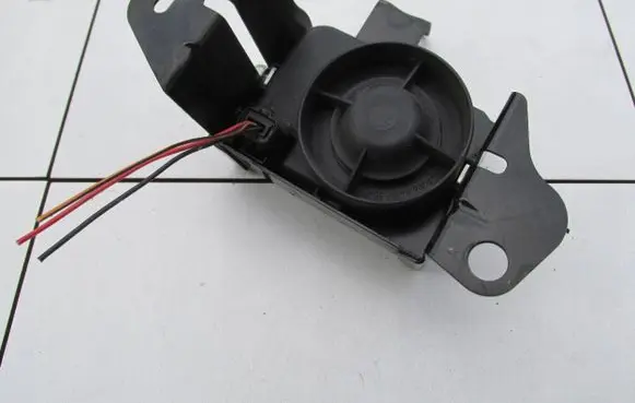 Ford Focus Horn signal holder/bracket 2M5V19G229CA