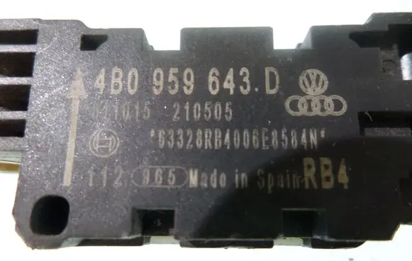 Audi A3 S3 8P Airbag deployment crash/impact sensor 4B0959643D 011015 210505