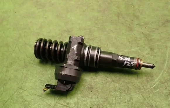 Volkswagen Golf IV Fuel injector 