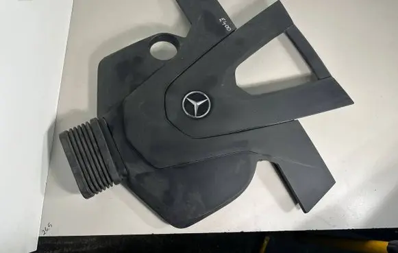 Mercedes-Benz E W238 Engine cover (trim) A2760107506