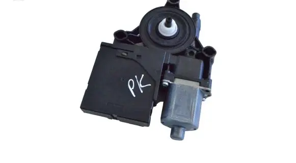 Volkswagen PASSAT B7 Front door window regulator motor 3AA959702A 3AA837461