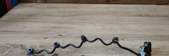 Fuel injector supply line/pipe