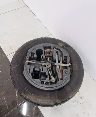 Volkswagen Golf V R15 spare wheel 