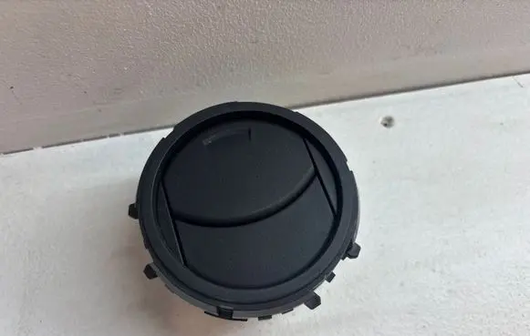 Toyota Yaris Dash center air vent grill 9293