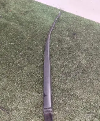 Toyota Prius (XW30) Front wiper blade arm 2125