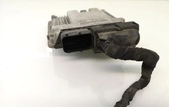 Volkswagen Golf V Engine control unit/module 03G906016FM 0281011903