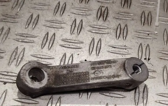 Engine mounting bracket