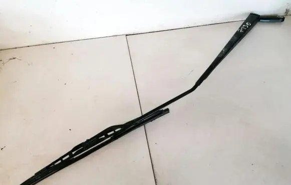 Peugeot 206 Front wiper blade arm