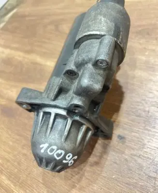 BMW 5 E60 E61 Starter motor 7796892