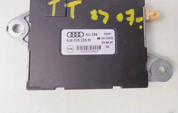 Audi TT TTS Mk2 Aerial antenna amplifier 8J8035225M