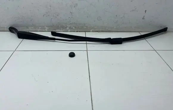 Citroen C3 Front wiper blade arm 9673291980